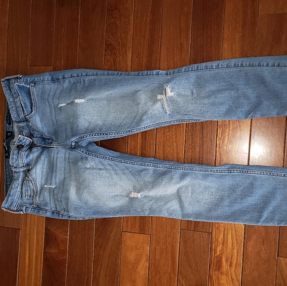 Hollister Jean's - Picture 3 of 3